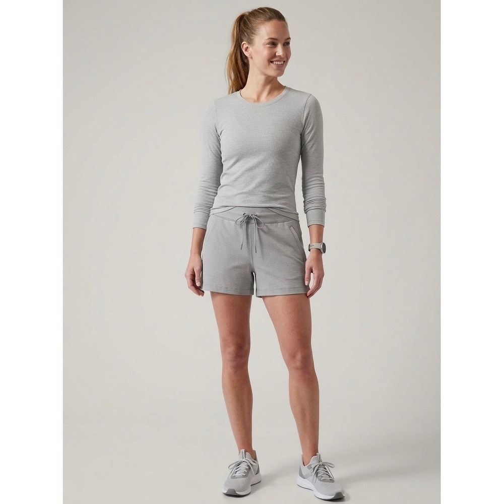 Athleta Trekkie Shorts Womens Gray Striped Hiking Athletic Drawstring size Large